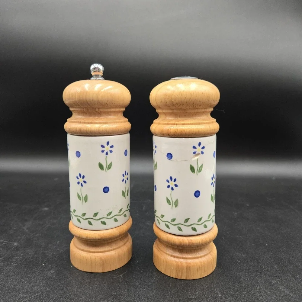Pflatzgraff Salt & Pepper Shaker Set Mr. Dudley White Blue Floral‎ **damaged**